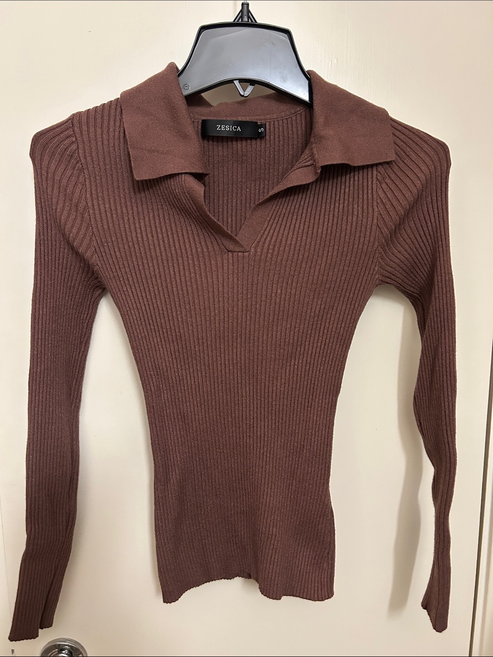 Zesica Women's Ribbed Collared Long-Sleeve Top in Brown